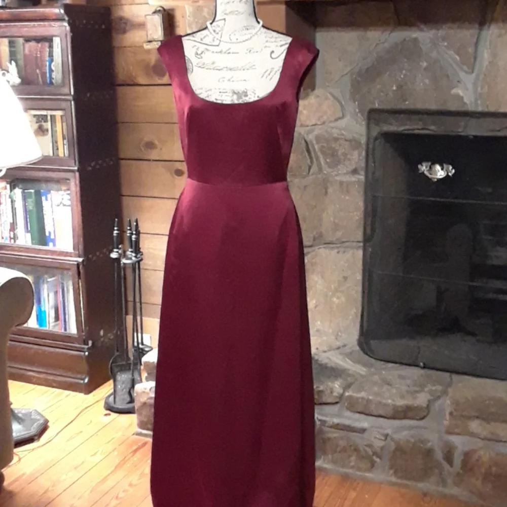 100% Silk Gown, size 8 - Picture 9 of 15